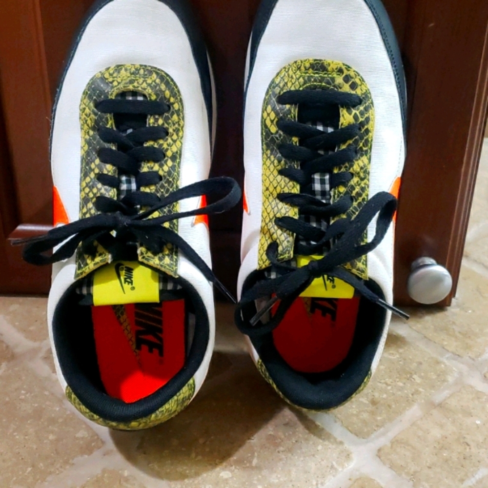 Nike Daybreak-size 8